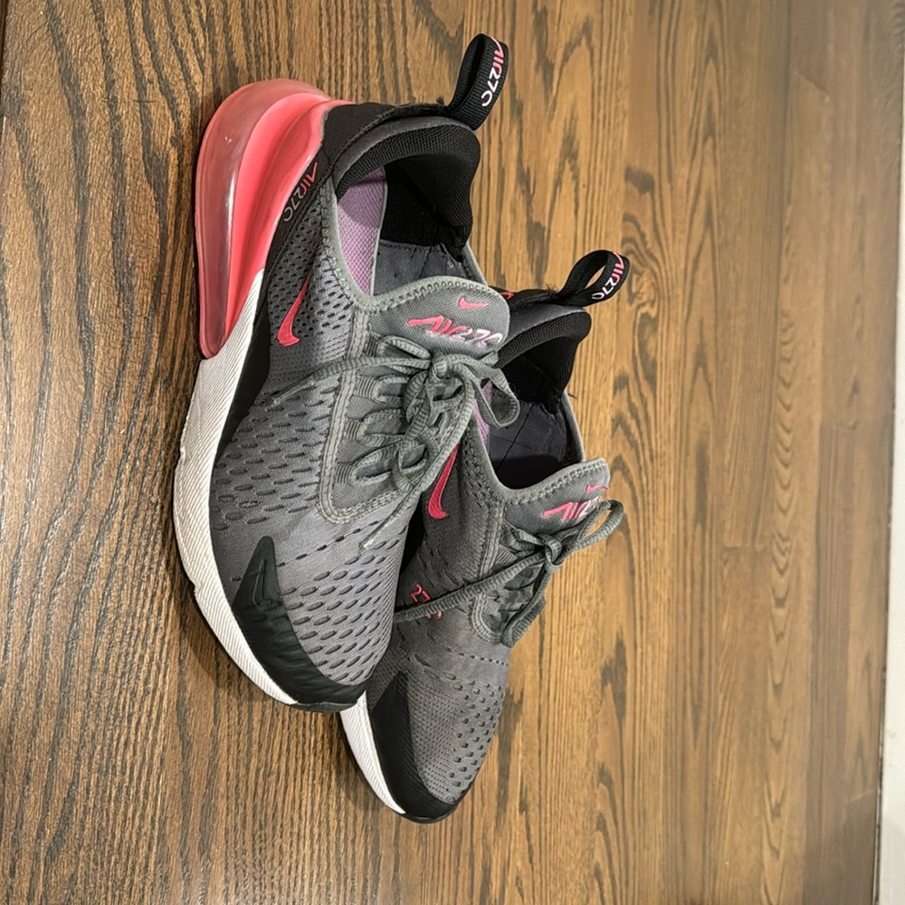 NIKE PINK/GREY
AIR MAX 270
GRADE SCHOOL LIFESTYLE SHOES